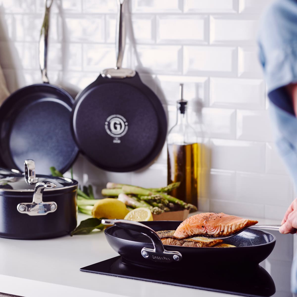 CC005339-001 - Barcelona Pro oval fish pan, black - 33 x 23cm - Product Image 2