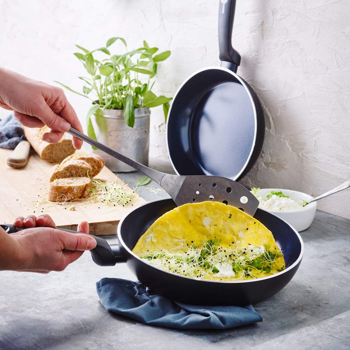 CC001693-001 - Torino Frying Pan, Black - 30cm - Product Image 2