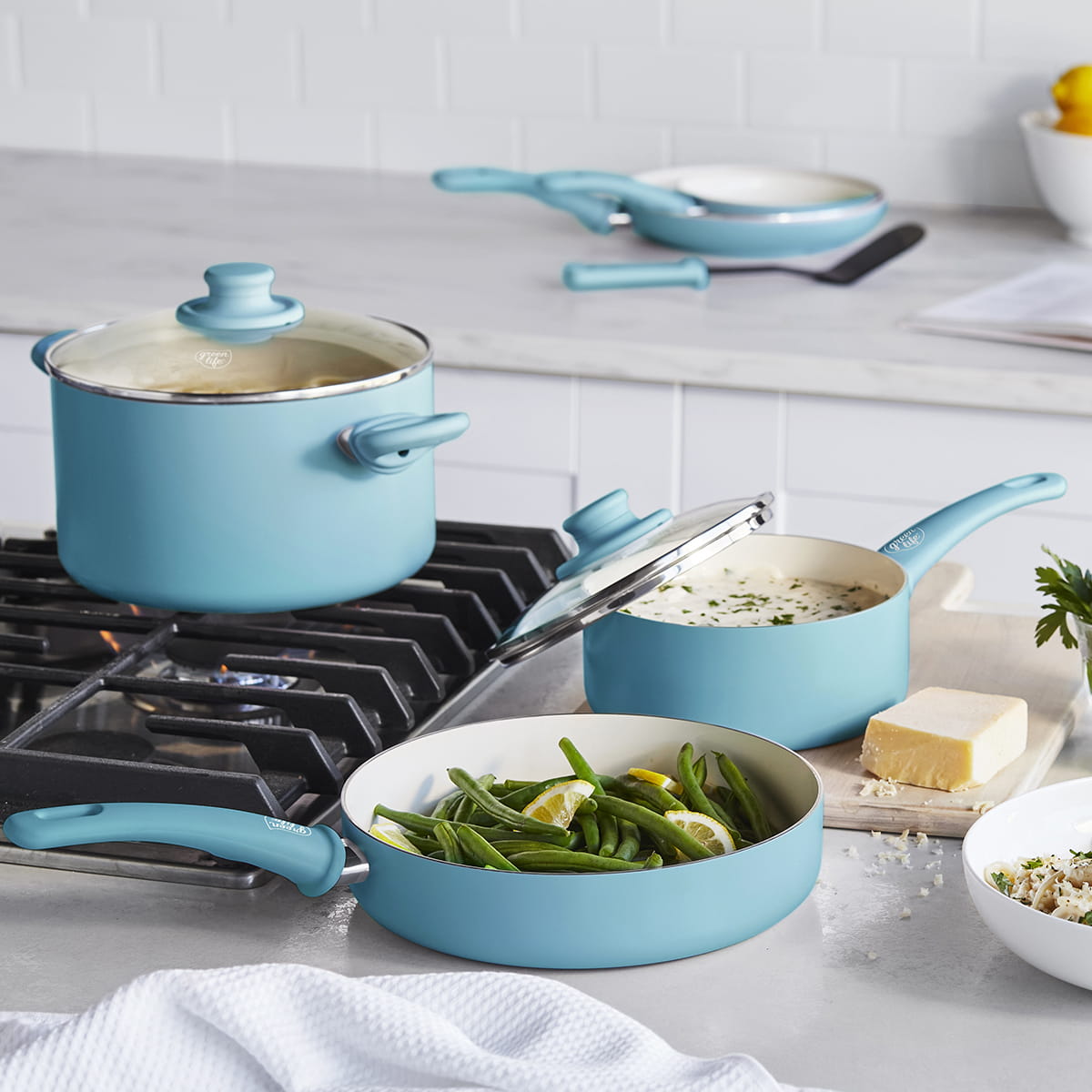 GreenLife 18-Piece Soft Grip Toxin-Free Healthy Ceramic Non-Stick Cookware  Set, Turquoise, Dishwasher Safe