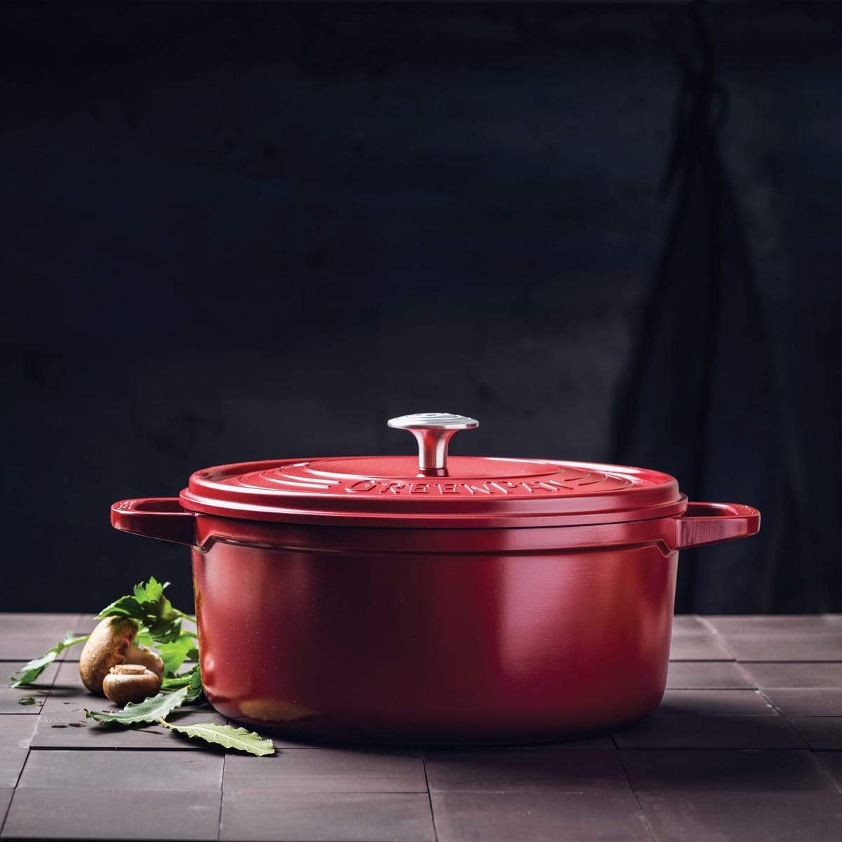 CC005554-001 - Featherweights Casserole with Lid, Scarlet Red - 24cm - Product Image 2